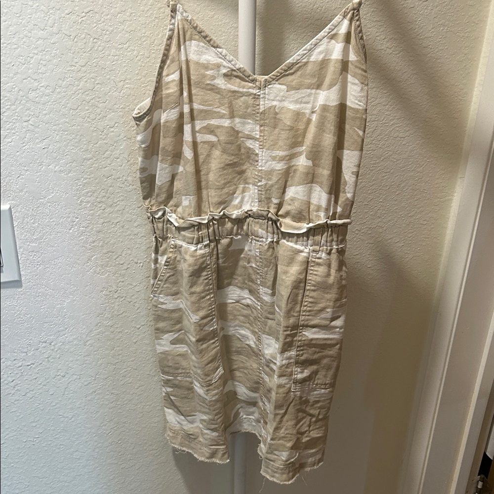 SPLENDID Beige and White Garment